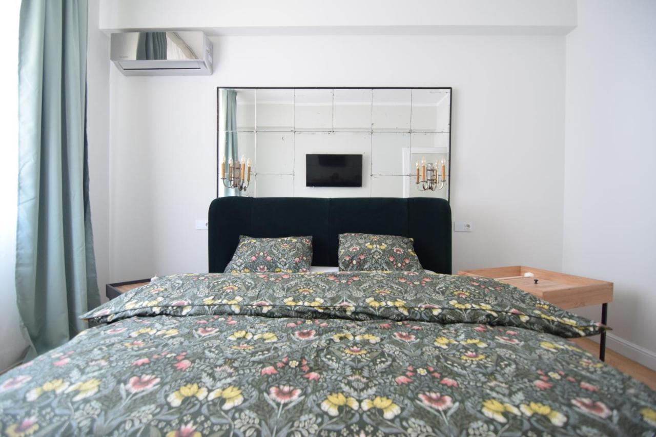 Beautiful Apartment In Old City บูคาเรสต์ ภายนอก รูปภาพ