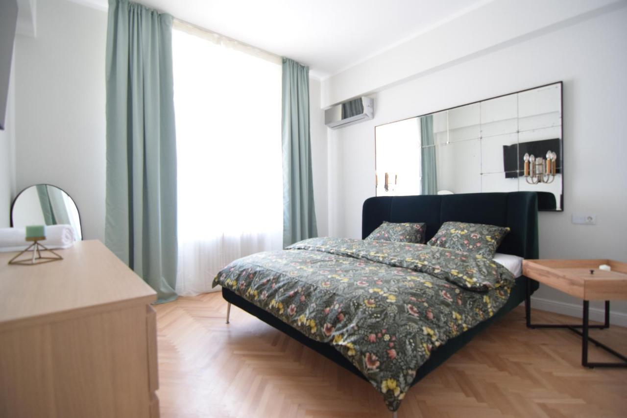 Beautiful Apartment In Old City บูคาเรสต์ ภายนอก รูปภาพ