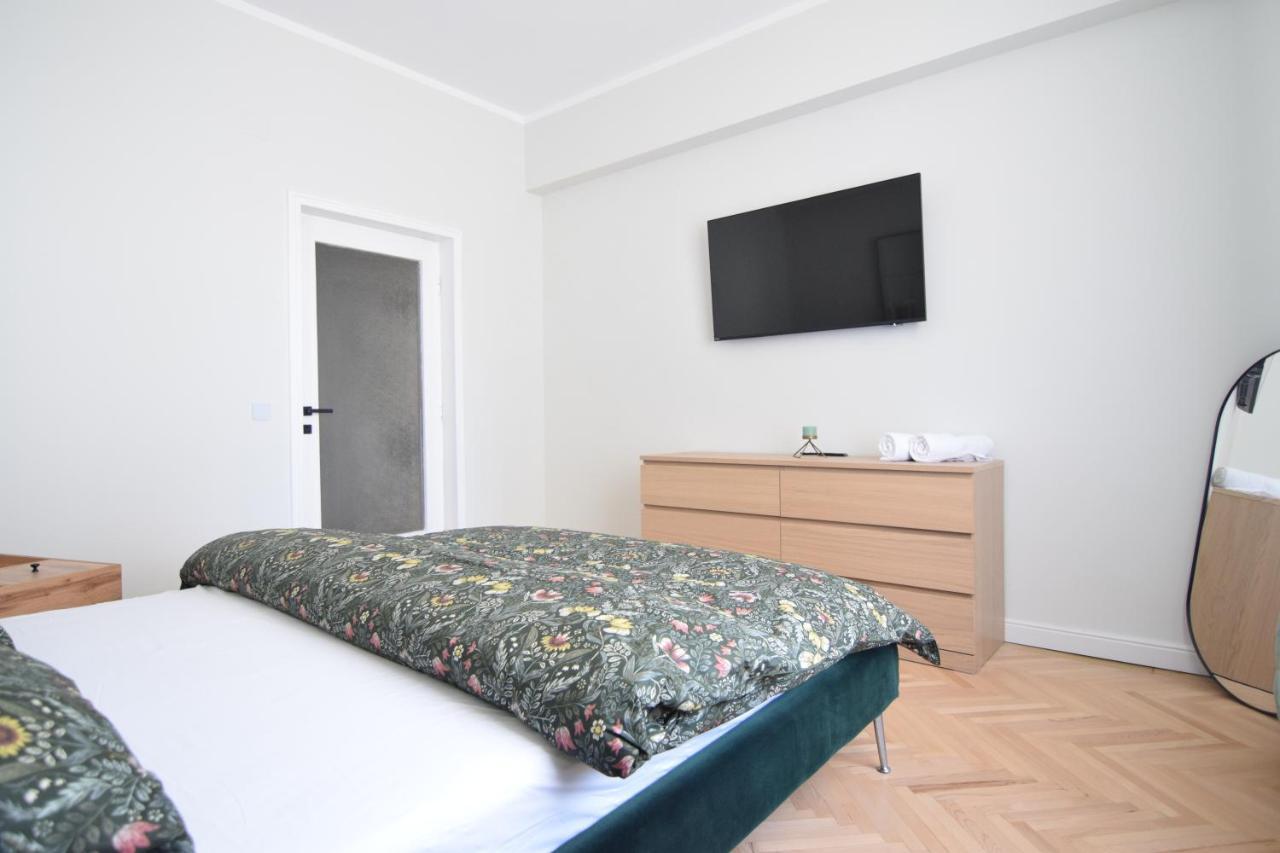 Beautiful Apartment In Old City บูคาเรสต์ ภายนอก รูปภาพ