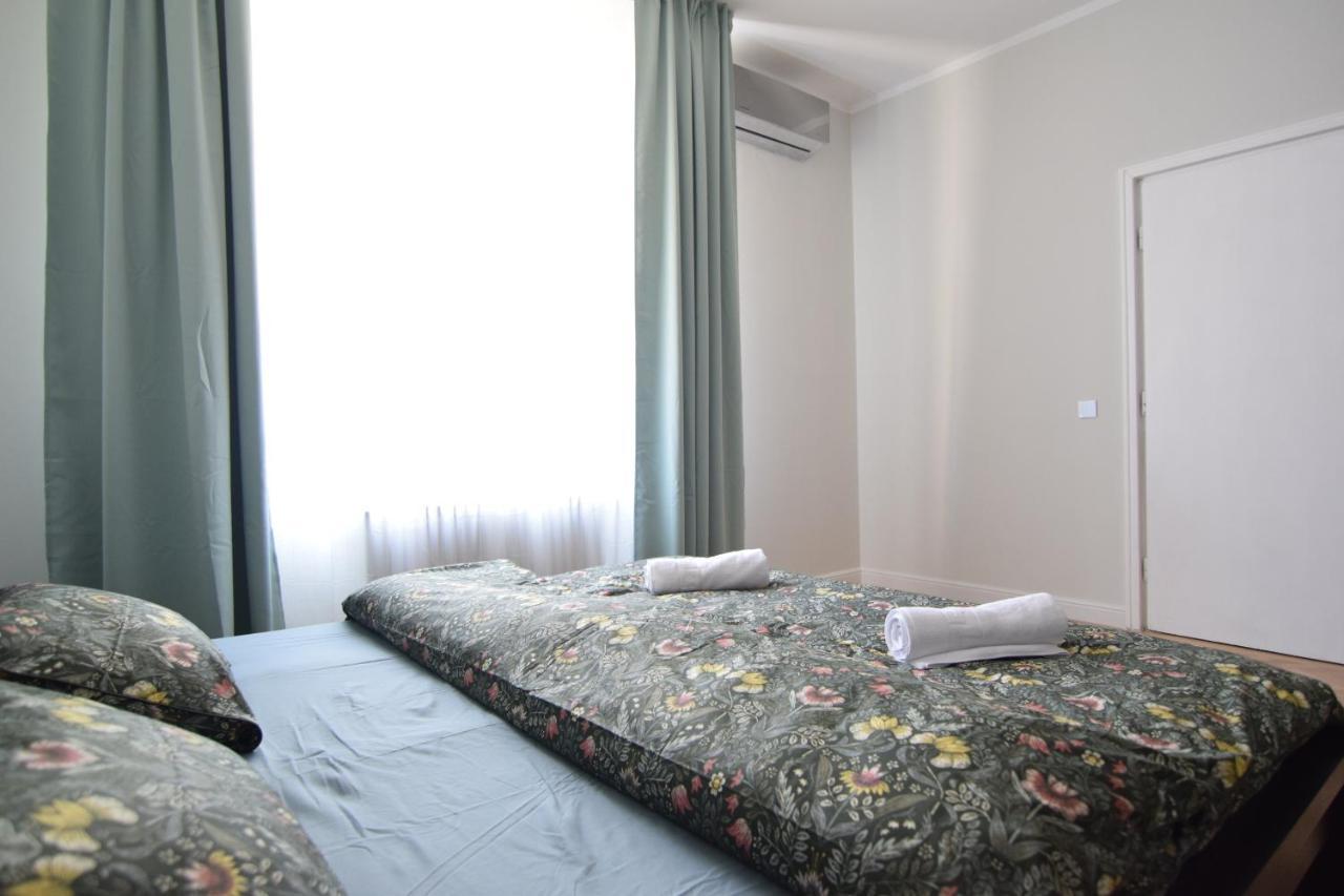 Beautiful Apartment In Old City บูคาเรสต์ ภายนอก รูปภาพ