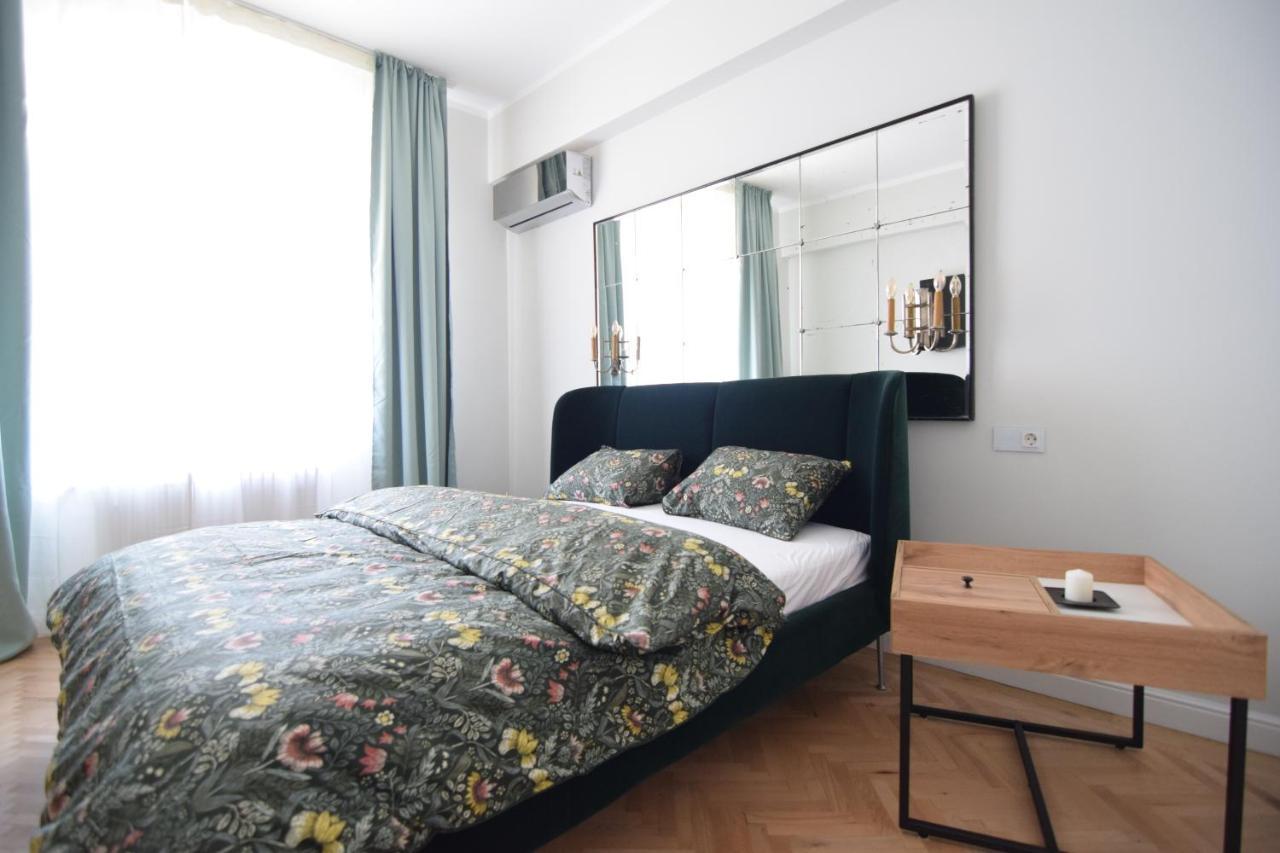 Beautiful Apartment In Old City บูคาเรสต์ ภายนอก รูปภาพ