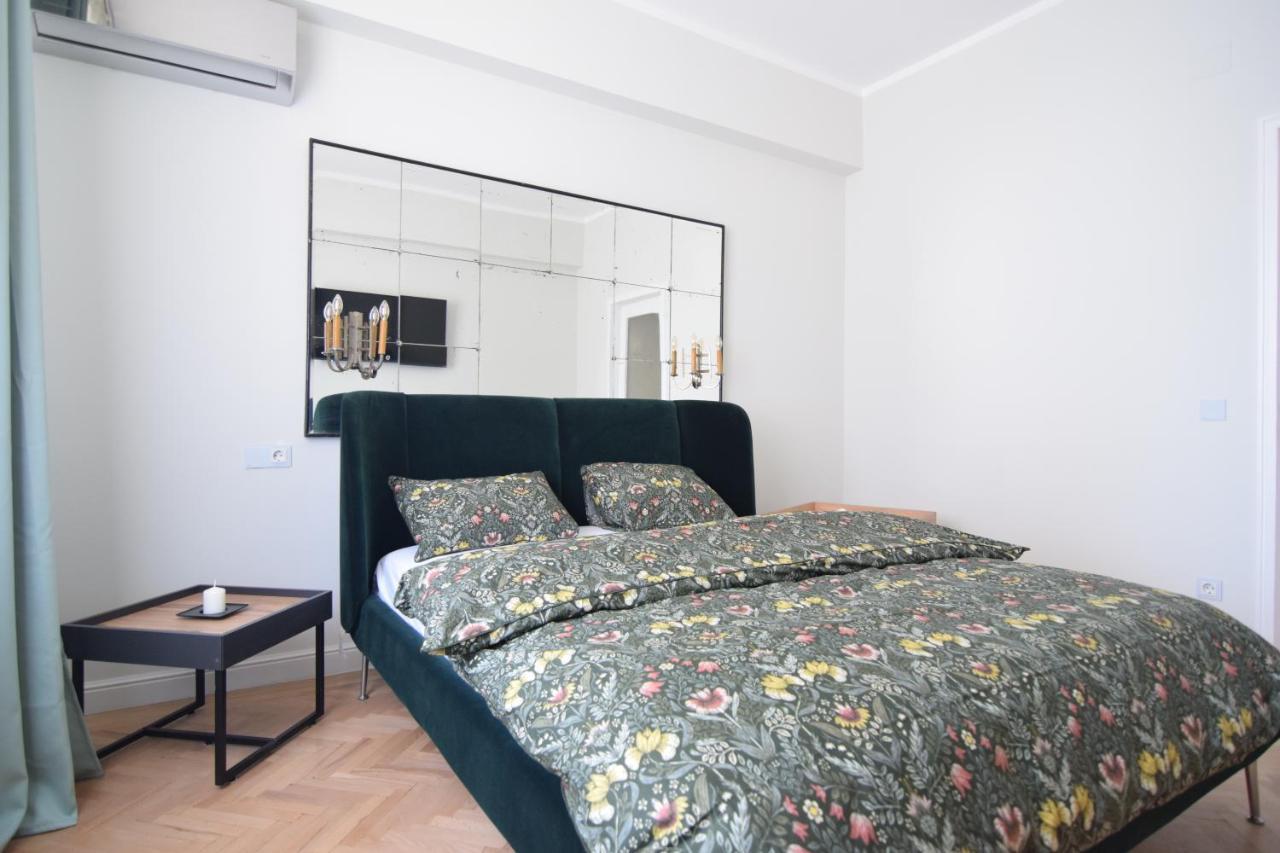 Beautiful Apartment In Old City บูคาเรสต์ ภายนอก รูปภาพ